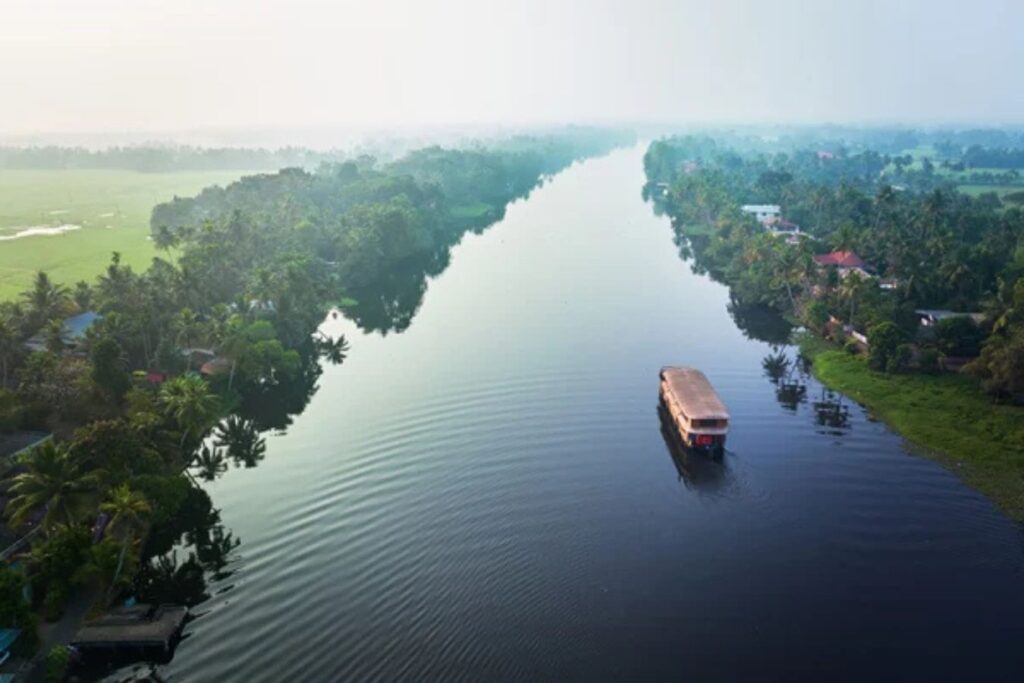 Spots in Alleppey-Kerala Houseboat Experience in Alleppey