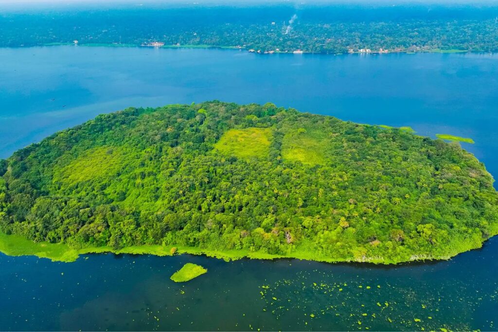 pathiremanal-Kerala Houseboat Experience in Alleppey